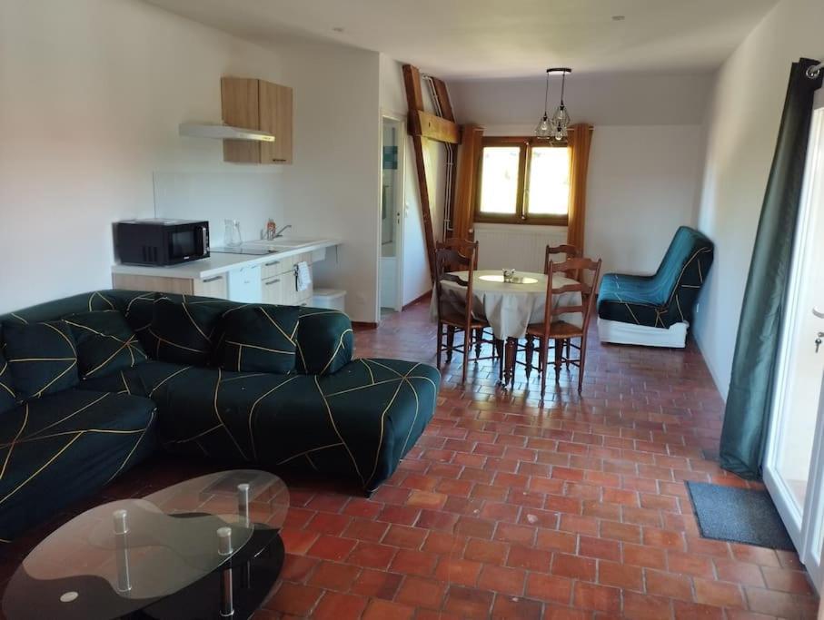 Appartement Dans Village Calme A 5 Min Des Lacs Mathaux Exterior foto