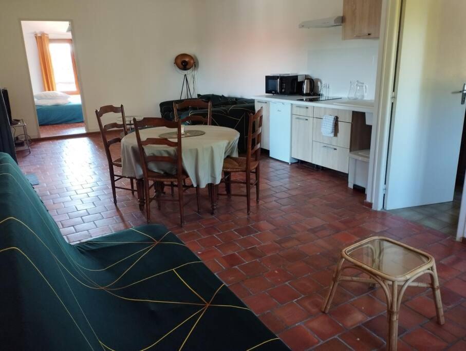 Appartement Dans Village Calme A 5 Min Des Lacs Mathaux Exterior foto